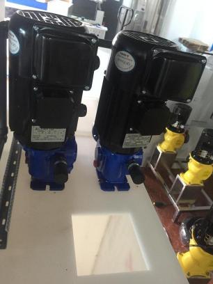 客戶(hù)定制PP箱體加藥裝置