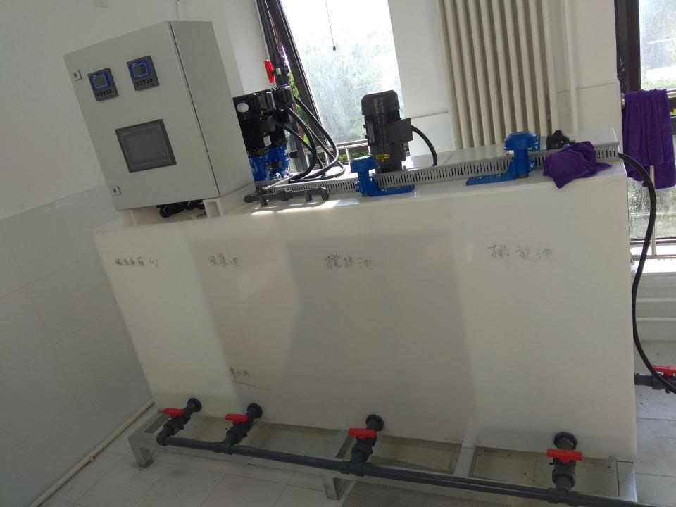 客戶(hù)定制PP箱體加藥裝置