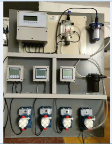 Kontrol800系列集成式控制系統 由PVC安裝板和測量電極及水質分析儀三部分組成，通過測量泳池水質的PH/ORP/余氯/濁度/溫度值來自動控制計量泵加藥的開始和啟停 可通過RS485傳輸到PC或顯示屏