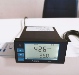 對溶液電導/電阻率進行連續測量